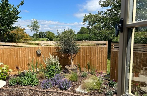 Cambridge Cabin | Cosy, boutique Shepherd's Hut near Cambridge; free bicycles