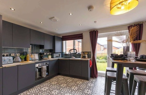 Pinxton House | Cosy & Bright Home | Free Parking | Next to M1