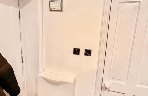 Frognal and Fitzjohns Apartment | Cosy central studio close to local attractions