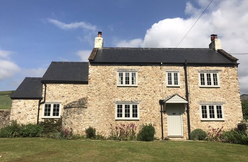 Axminster Cottage | Cosy cottage with large garden in gorgeous rural setting.