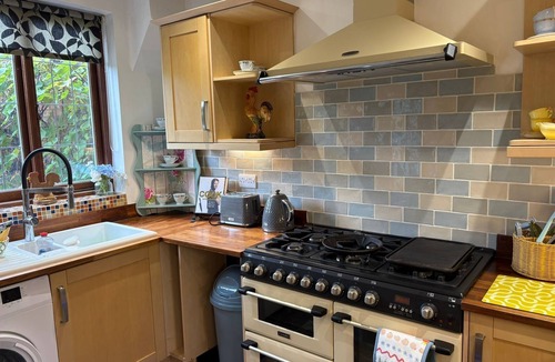 Bromham Cottage | Cosy country cottage for relaxing or for peaceful work setting with log burner