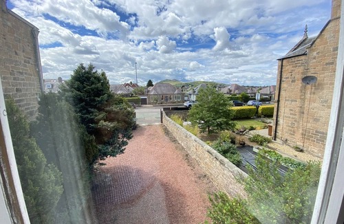 Duddingston Cottage | Cosy Edinburgh cottage, near Portobello