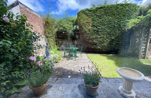 Duddingston Cottage | Cosy Edinburgh cottage, near Portobello