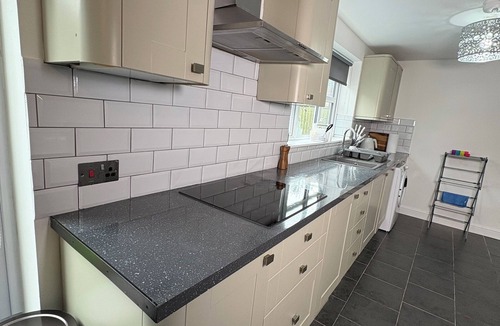 Kettering House | Cosy home, perfect for work contractors and families found in Kettering.