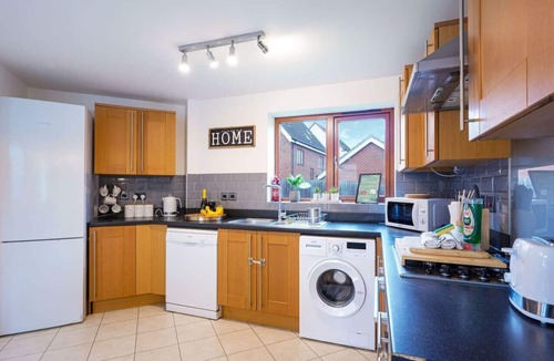 Newport Pagnell House | Cosy House - Free Parking, Fast Wifi & SmartTV