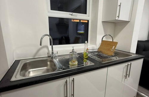 Bedford House | Cosy Six Bedroom House in Bedford Town