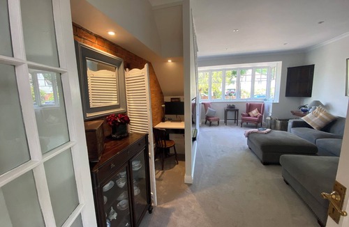 Claygate Cottage | Cosy, spacious 2 storey apt, 35mins Central London, Heathrow/Gatwick & Wimbledon
