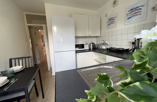 Barnehurst Apartment | Cosy Studio Flat Close To Bexleyheath Centre - Pass the Keys