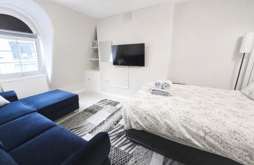 Churchill Apartment | Cosy studio Victoria
