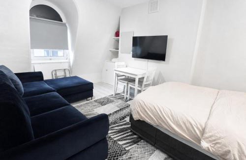 Churchill Apartment | Cosy studio Victoria