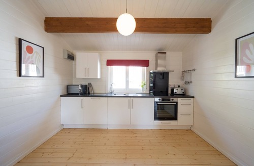 Bude Cabin | Cosy Two-Bed Cabin, 5 Minutes from the Coast