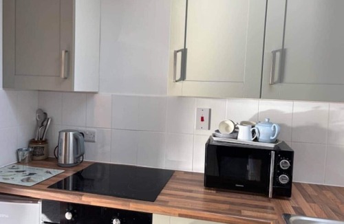 Bedford House | Cottage 1, a Cosy Retreat with Secure Parking