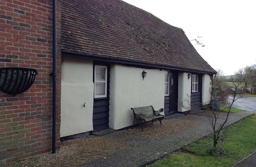 North Marston Cottage | Cottage In Rural Village Location Near Aylesbury & Milton Keynes With 65" TV