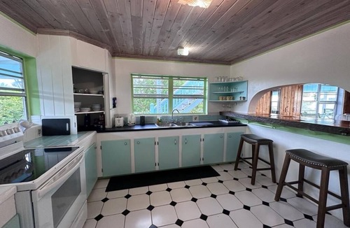 Great Exuma House | Cottage style living directly on the Ocean