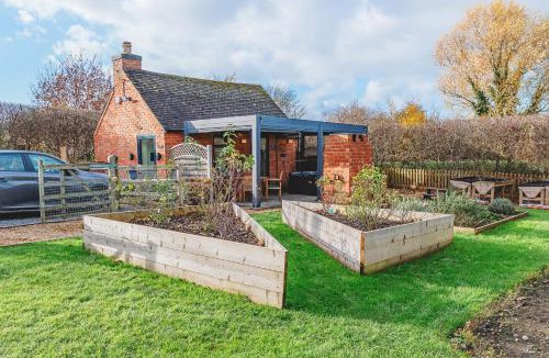 Northway House | Cottage with Hot Tub - near Cheltenham and Tewkesbury
