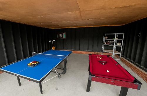 Fowlmere House | Countryside Retreat - Indoor Pool, Sauna, Hot Tub
