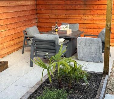 Wimborne Saint Giles House | Couples Spring Break With Alpacas & Private Hot Tub in the Quaint Dorset Countryside with BBQ