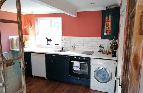 Old Windsor Cottage | Courtyard Apartment near Windsor, and the Great Park