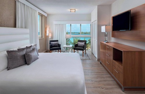 Downtown Nassau Hotel | Courtyard by Marriott Nassau Downtown/Junkanoo Beach