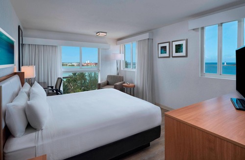Downtown Nassau Hotel | Courtyard by Marriott Nassau Downtown/Junkanoo Beach