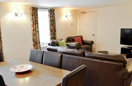 Gordon House | Courtyard Cottage