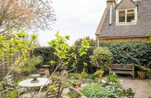 Blockley Cottage | COURTYARD HOUSE, family friendly, with open fire in Blockley