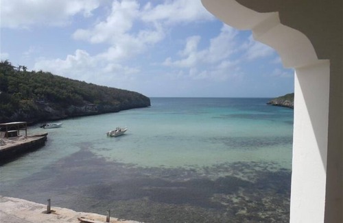 Gregory Town House | Cove House Ocean Front. It's close to everything Eleuthera has to offer