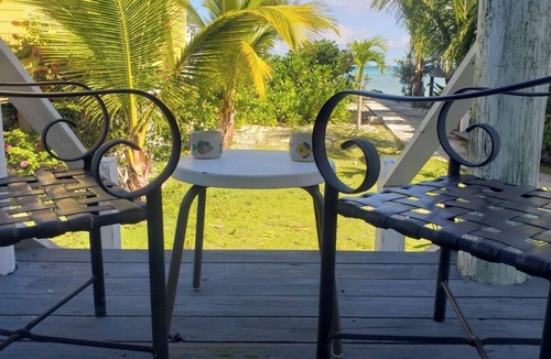 Morgan's Bluff House | Cozy 1-bedroom bungalow in charming Pleasant Harbour, Morgan’s Bluff with AC