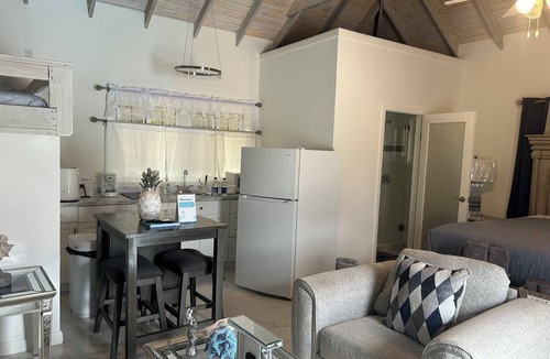 Rainbow Bay Cottage | Cozy 1-bedroom Rainbow Bay Cottage with Pool, AC & Laundry