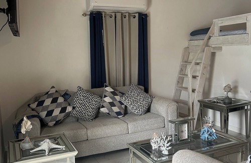Rainbow Bay Cottage | Cozy 1-bedroom Rainbow Bay Cottage with Pool, AC & Laundry