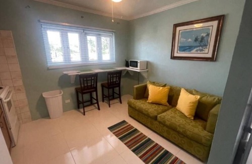 Nassau Apartment | Cozy 1bedroom/1bath 5 minutes drive from the beach
