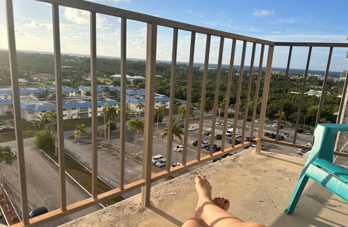 Greening Glade Apartment | Cozy 2-bedroom apartment in fabulous Freeport with 4 balconies & plenty of space
