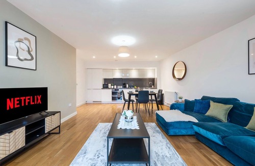 Park Royal Apartment | Cozy 2BR Wembley | Sleeps 5 | Near Train | Prime