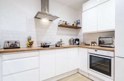 Epsom Cottage | Cozy 3 Bedroom Terrace Cottage in Epsom