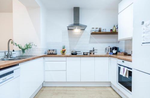 Epsom House | Cozy 3 Bedroom Terrace Cottage in Epsom