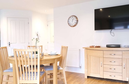 Bedford House | Cozy 4-BR Brick House with Garden in Bedford