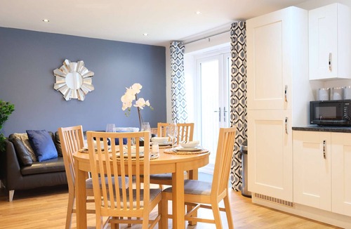 Bedford House | Cozy 4-BR Brick House with Garden in Bedford