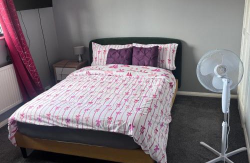 Bedford House | Cozy and Charming Double room with Workspace