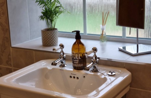 Verwood Apartment | Cozy annexe, private entrance and garden, close to New Forest and Dorset beaches