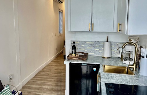 Rokers Point Villa | Cozy Beachfront King Suite