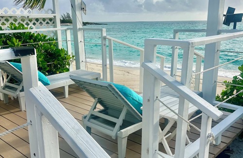 Rokers Point Villa | Cozy Beachfront King Suite