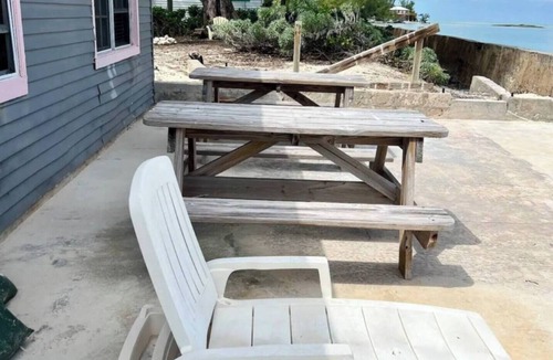 Andros Town House | Cozy Cabin on the Beach
