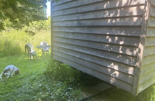 Bletchley Cabin | Cozy Cabin Retreat in Bedford