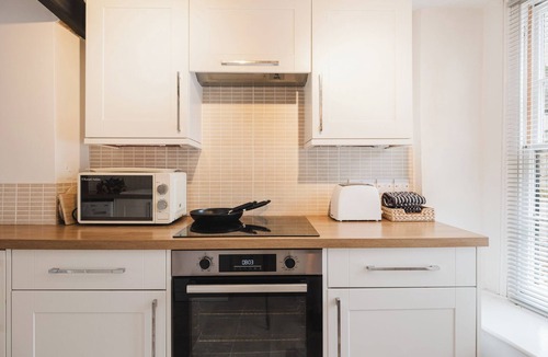 Dursley House | Cozy Cotswolds Retreat in Dursley