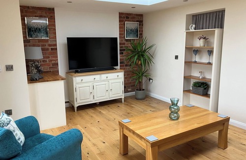 Alton Cottage | Cozy cottage in walking distance to the village and 5 mins from Alton Towers!