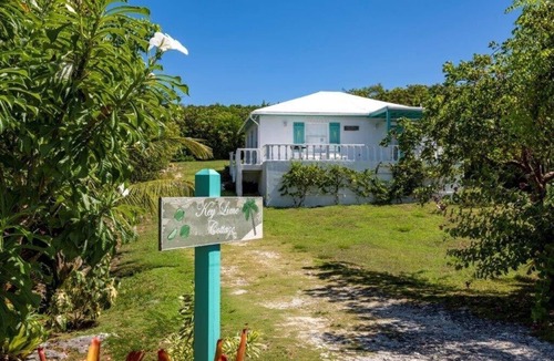 Rainbow Bay House | Cozy Cottage steps from Rainbow Bay Beach; Tennis
