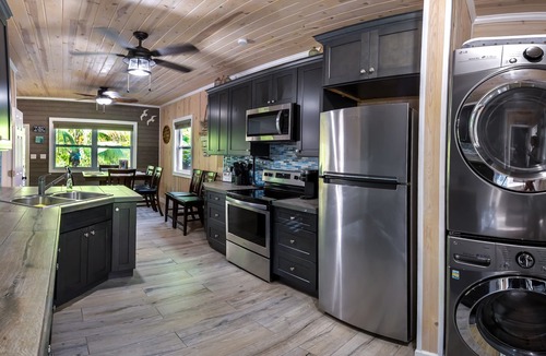 Spanish Wells House | Cozy Cove/Beach/FREE Golf Cart/Umbrella/Chairs/Kayak/Quiet Dead End Street