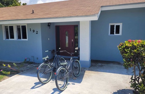 Bahamas Terrace House | Cozy family home 10 minutes walk to the beach. Keyless entry. Security cameras.