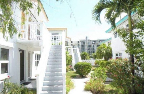 Discovery Bay Condo | Cozy Garden Unit in Lucaya area is a 2 minute walk to the spectacular beach.