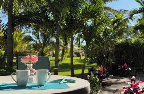 Williams Town Condo | Cozy Ground Floor Apartment in Coral Beach Condominium